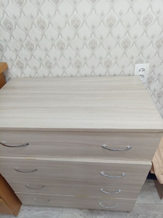 Продаю  1 комод  , продаю угловой шкаф