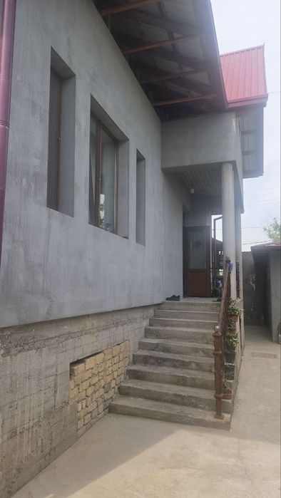 Zangiota Tumani Shakarchila Maxalada hovli sotiladi.