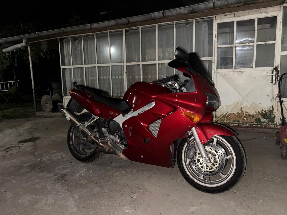 Honda vfr 800 întreținută!