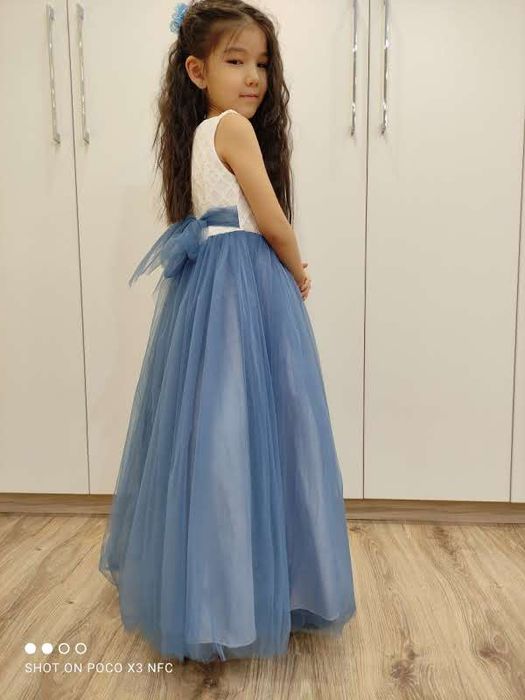 Продам нарядное платье для девочки