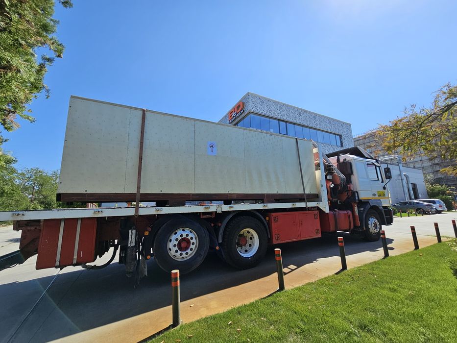 Camion cu macara de inchiriat (hiab)