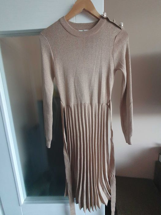 Красива Златиста Рокля!