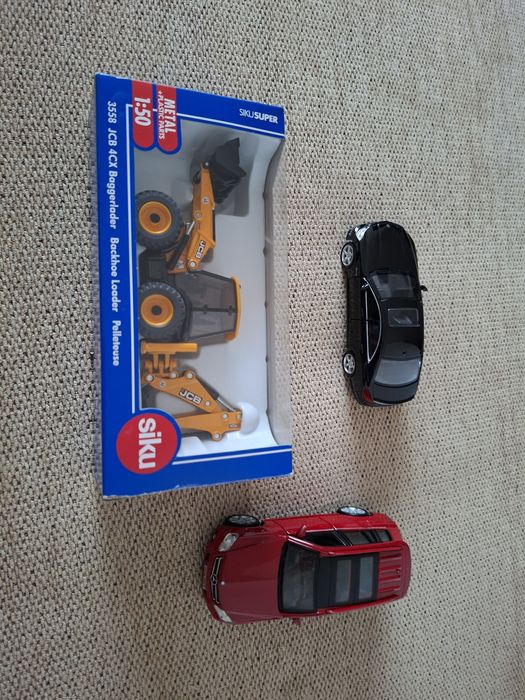 Vand 2 masinute si un excavator