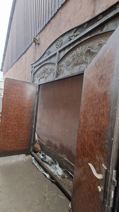 ДАРВОЗА сотилади