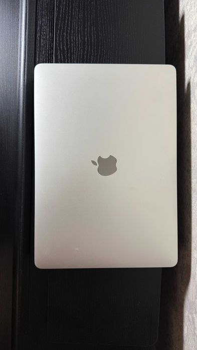Продам MacBook Air M1 (2020), 256 GB