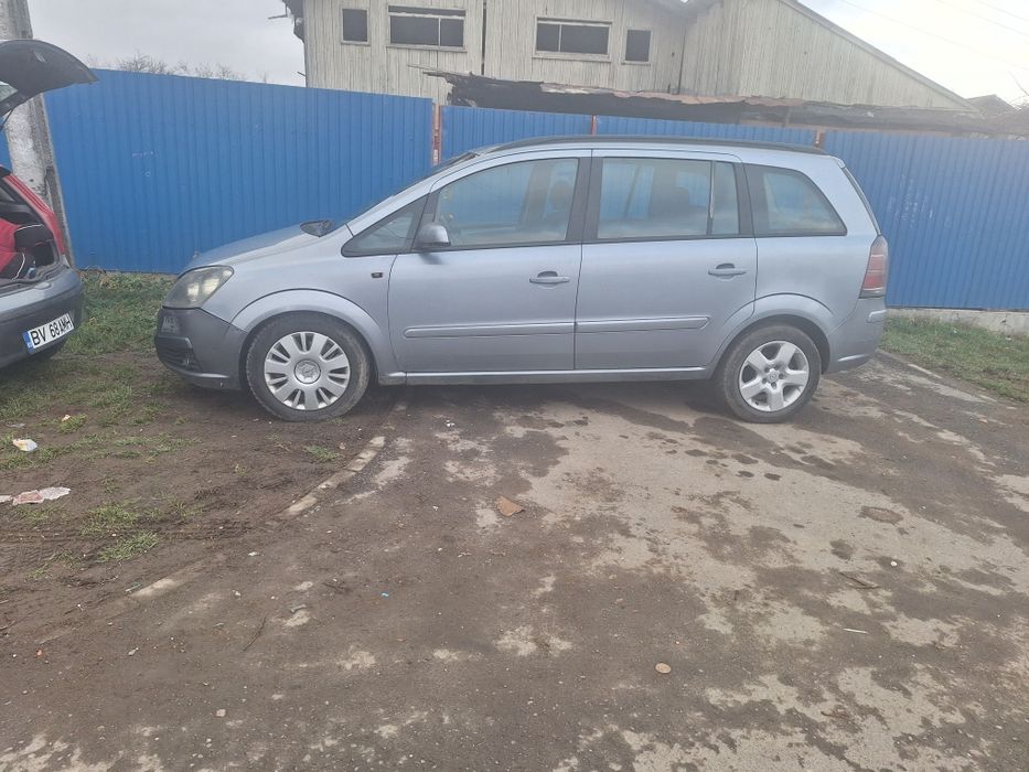 Vand opel Zanfira Pret 2000€ NEGOCIABIL