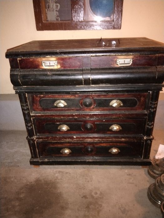 Старинный комод ручной работы