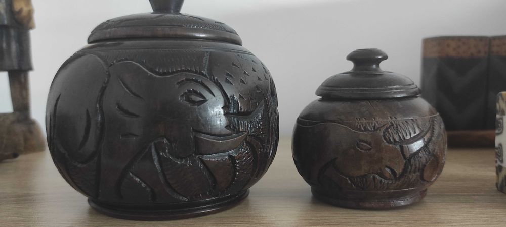 Африкански кутии за бижута. Дърворезба.