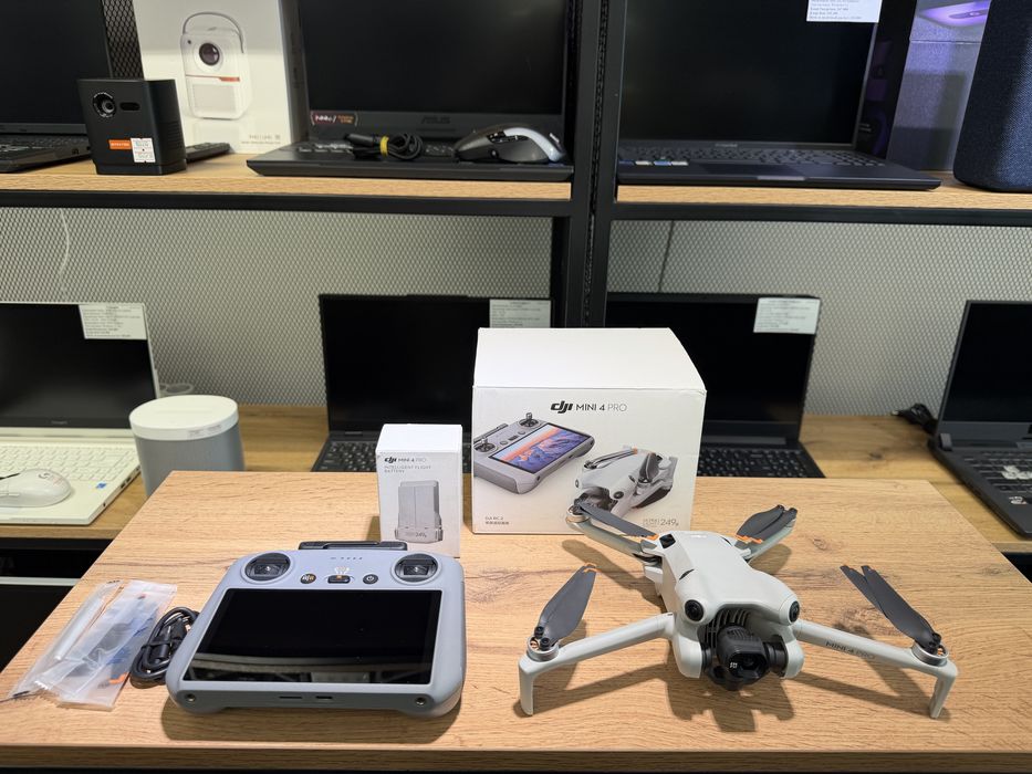 Квадрокоптер DJI Mini 4 Pro, пульт с экраном, 2 батареи, 1240/А10