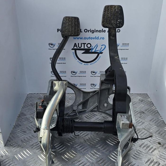 Pedale ambreaj frana Opel Vectra C facelift