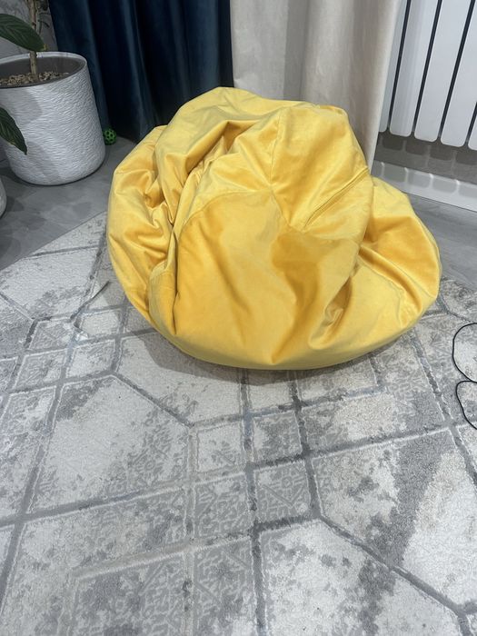 Желтый пуфик мешок