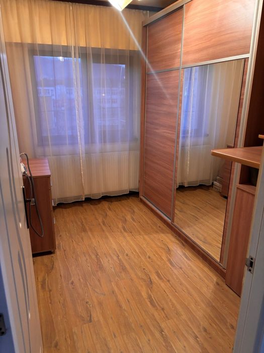 Vând apartament 4 camere