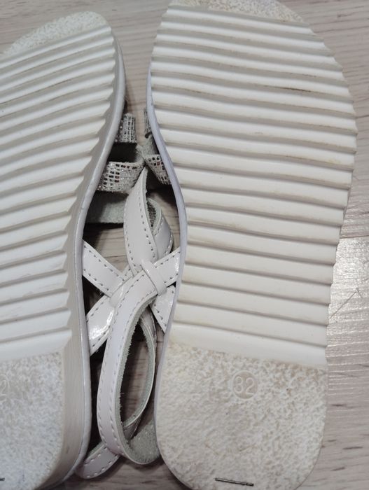 Vând sandalute Nr 32