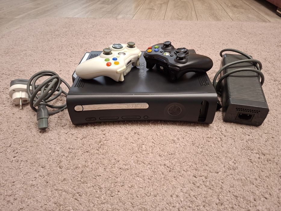 Xbox 360 + cablu de alimentare