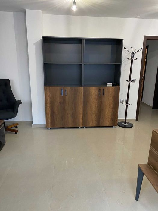 Мебели за офис: бюра, секции, столове