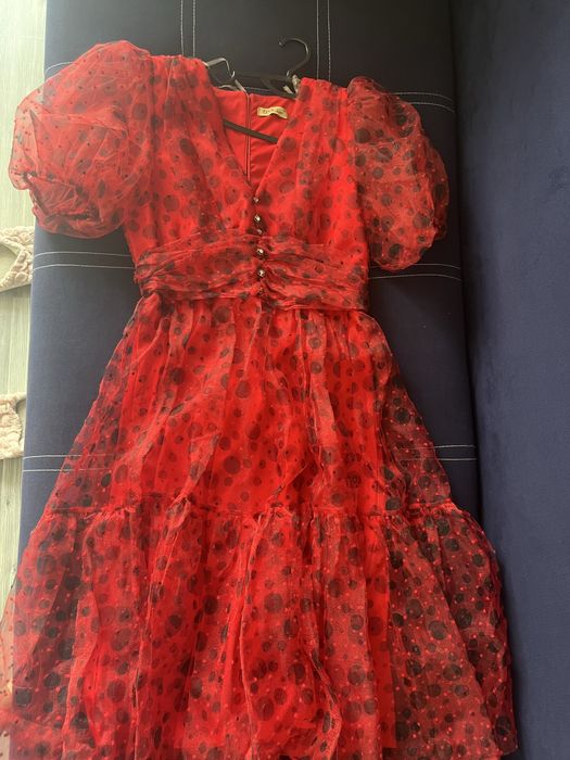 Продам красивое красное платье