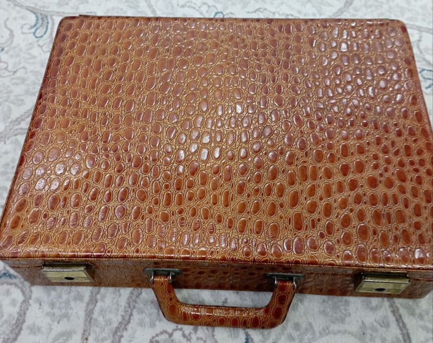 Винтажный дипломат из крокодиловой кожи