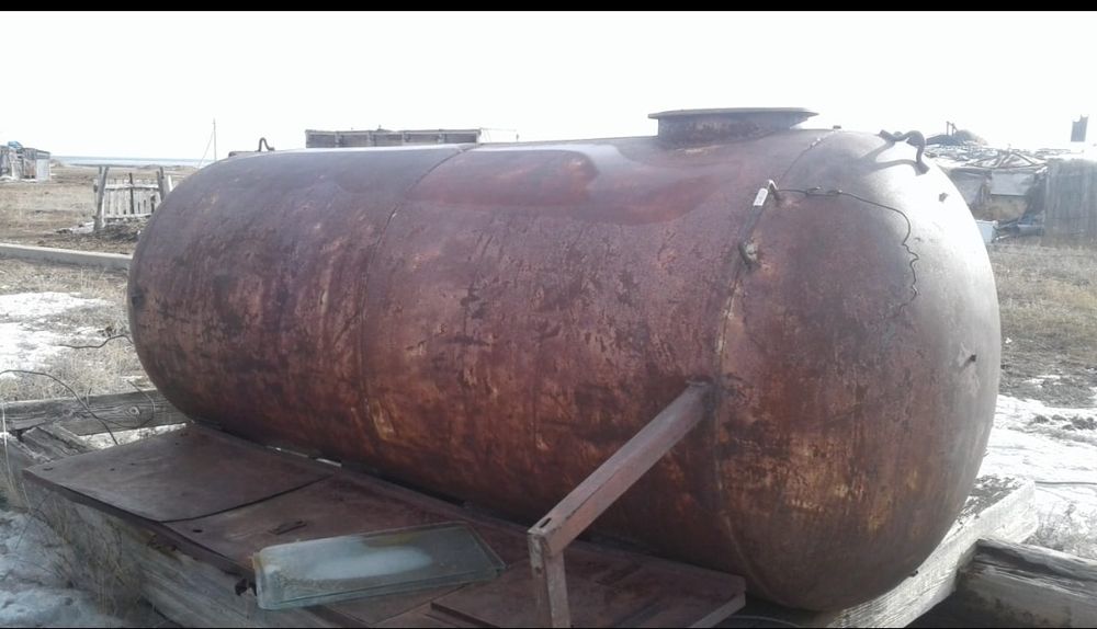 Продам цестерну, синтезатор. Цена 700000 тг