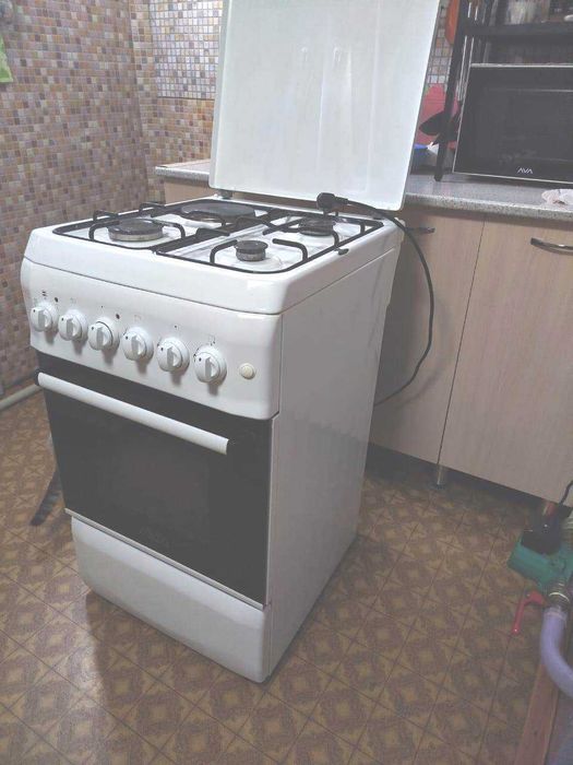 Отдам даром комбинированную газовую плиту.