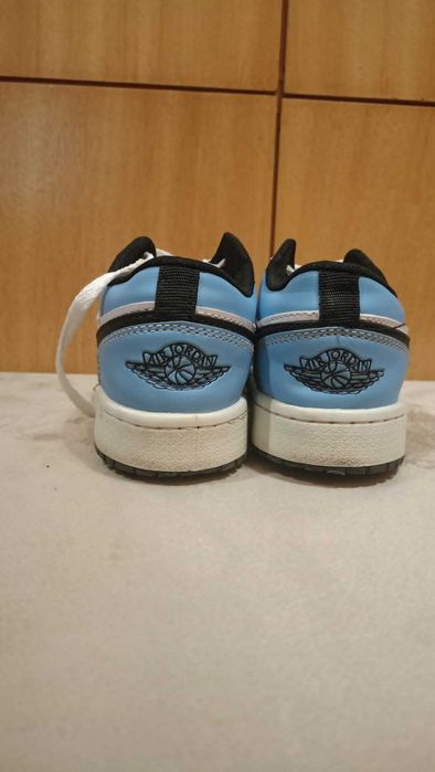 Обувки Nike Jordan 34 номер, запазени, с леки следи от употреба.