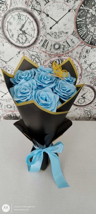 Букети и аранжировки от сатенени рози