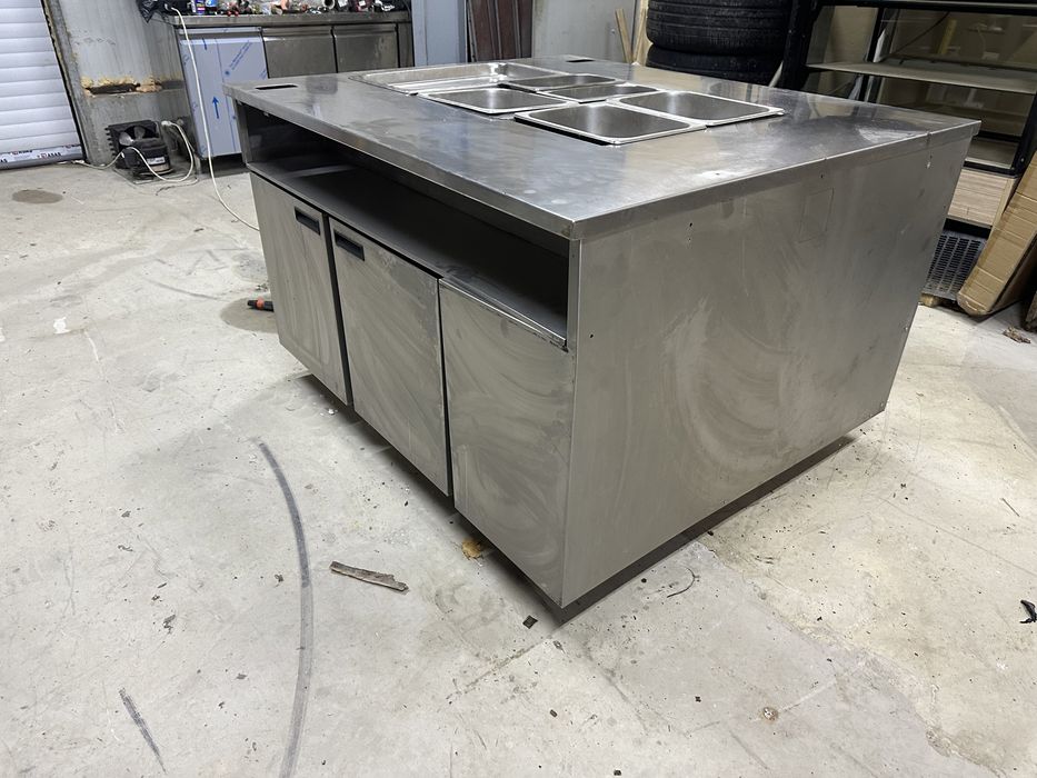 Хладилна маса островна