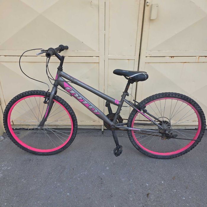 Vand 2 biciclete pentru baieti si fete