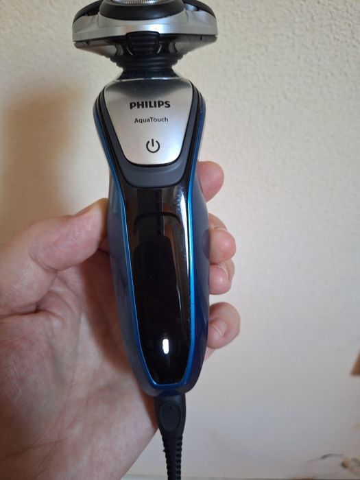 Vând Aparat de bărbierit Philips electric umed şi uscat S5420/06