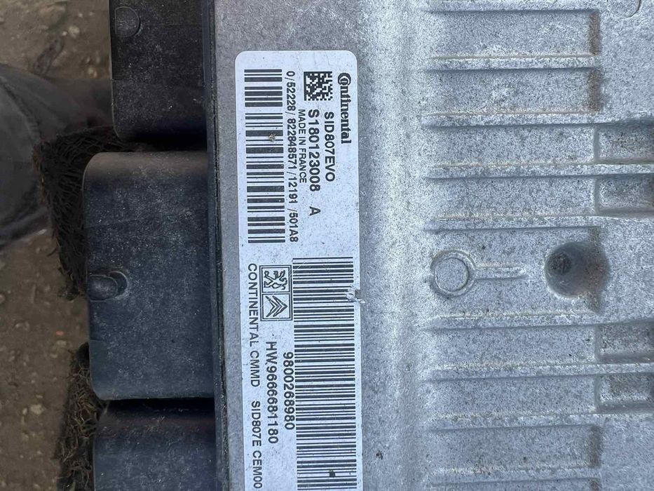 Компютър мотор ECU Peugeot 3008 CITROEN 1.6hdi S1801230