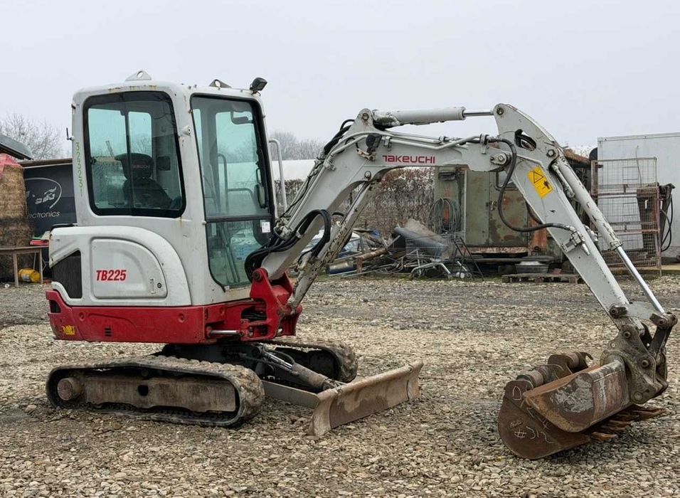Inchiriez utilaje constructii buldozer buldo excavator compactor