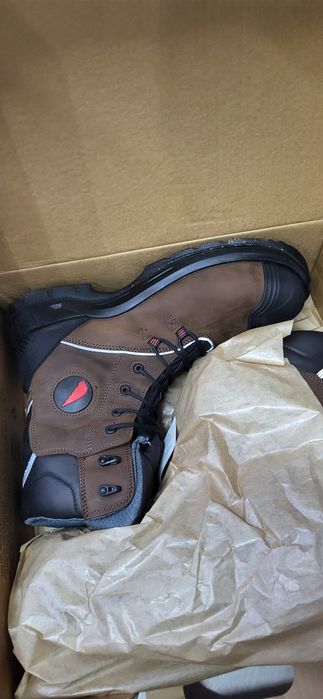 Продам сефти ботинки