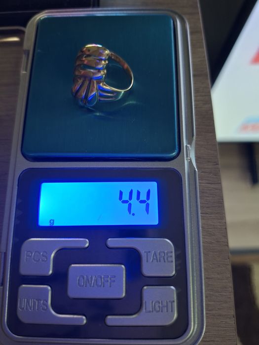 Дамски златен пръстен