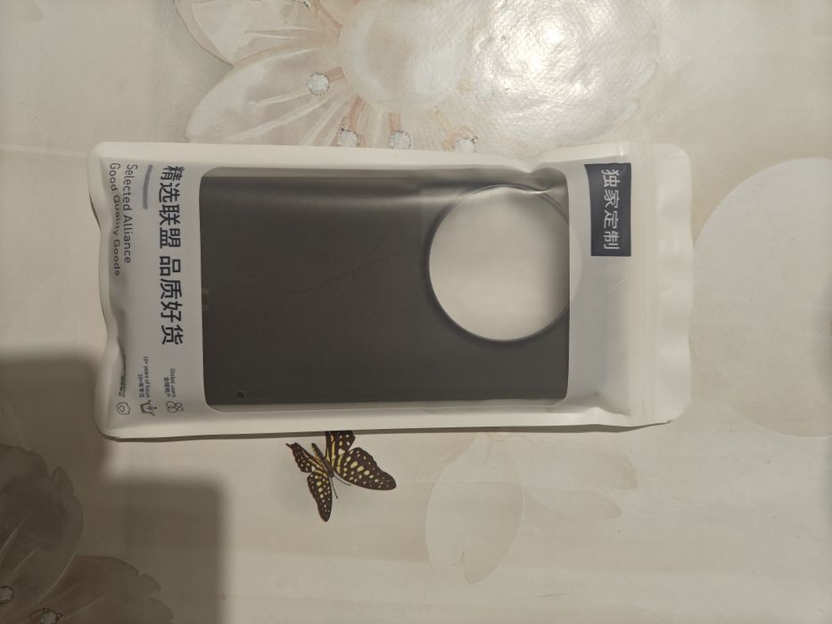 Чехол на OnePlus 12