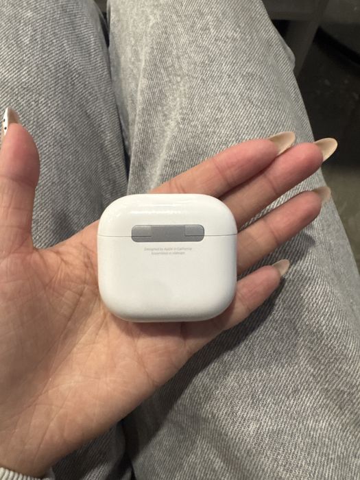 продаются аирподс 4