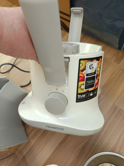 Сокоизтисквачка Kenwood je 680