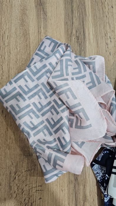 Платки от тёплых до шелковых