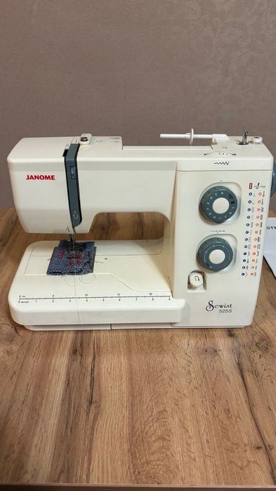 Швейная машина Janome 525S Model 7025 DM 2000