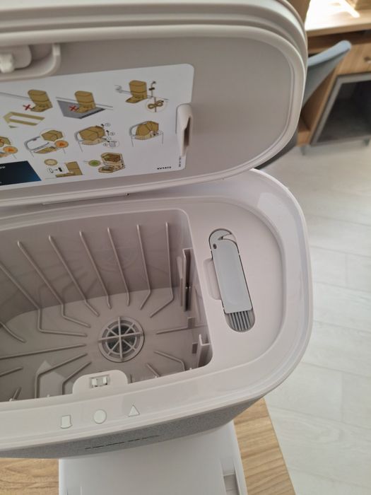 Пахосмукачка робот Philips HomeRun за сухо и мокро почистване ​Серия 7