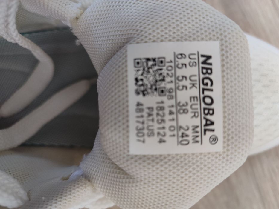 Продам кроссовки