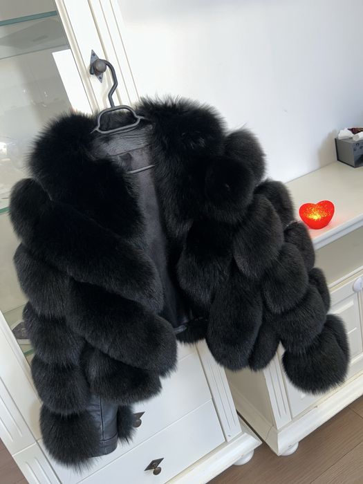 Blană naturală Di Angelo Couture, prețul e în lei