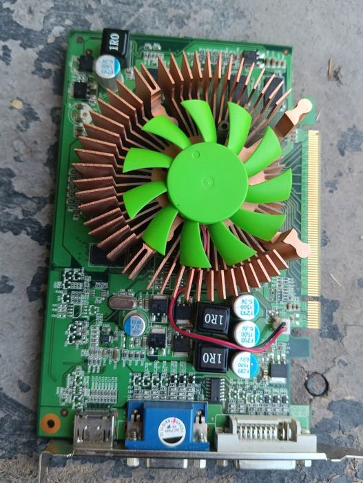 Видео карта почти новая