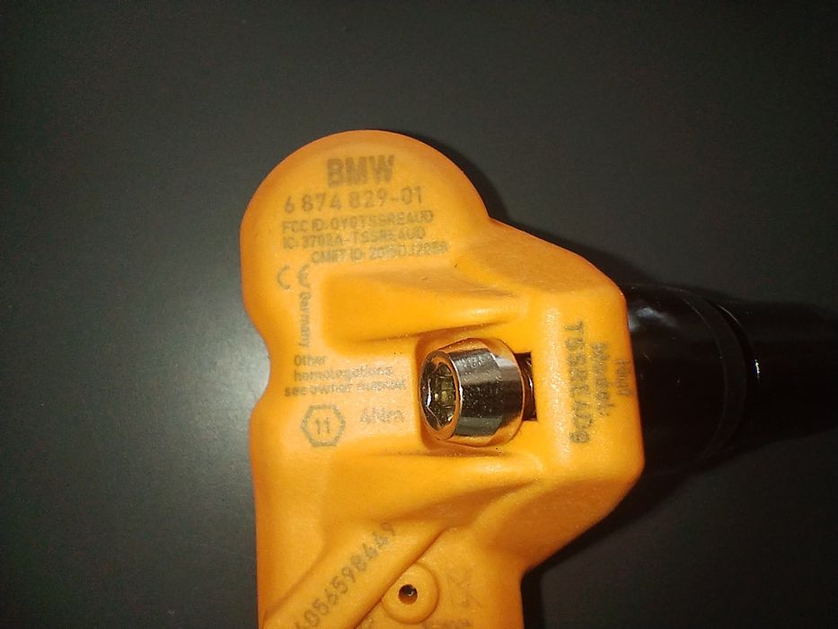 Senzori Presiune roti Originali BMW cu valve metalice.