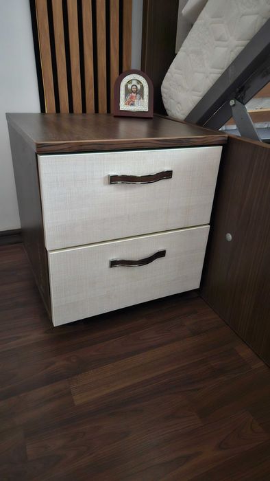Pat 160x200 cu somiera si saltea + 2noptiere