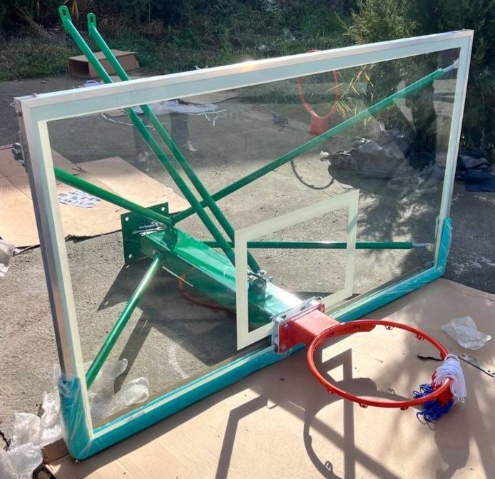 Баскетбольный щит с креплением 180х105см профессиональный