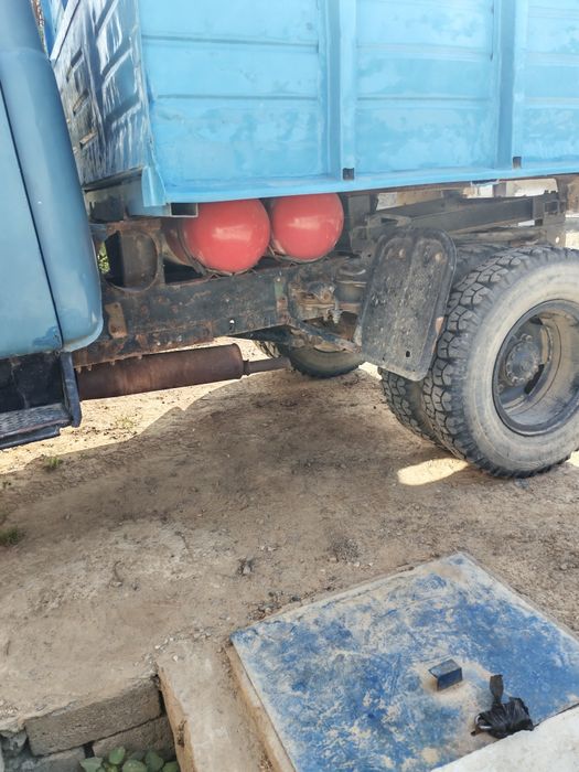Zil 130 sotiladi holati zor yurib turagan