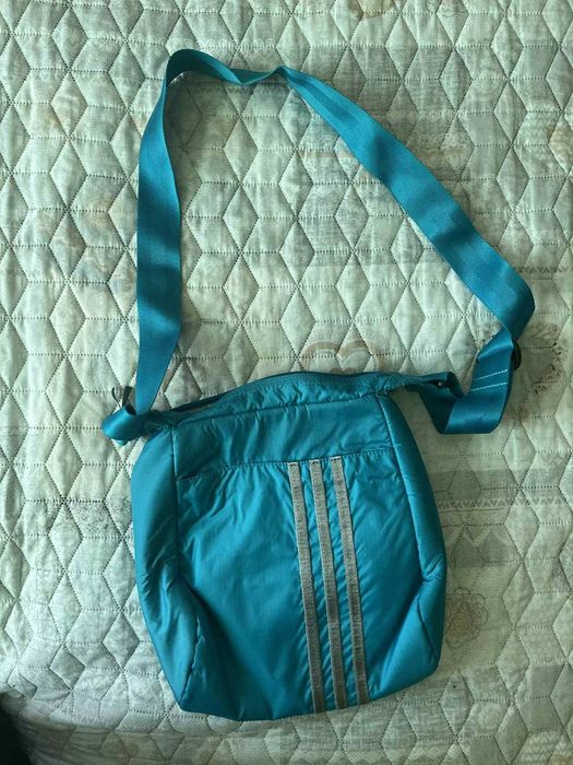 Продавам една раница и 2бр.чанти