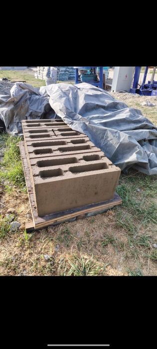 Шлакаблок аппарати сотилади