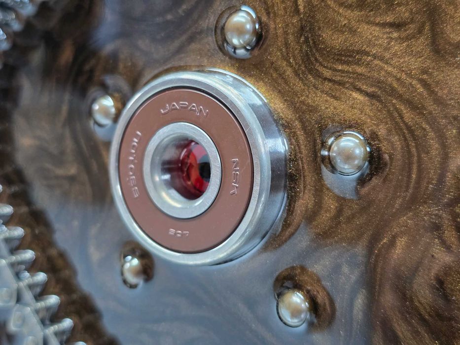 3D картина с части от двигател в епоксидна смола