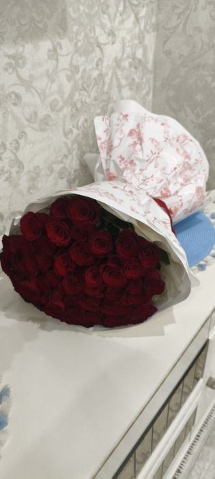 Продаюстя цветы 51роза срочно