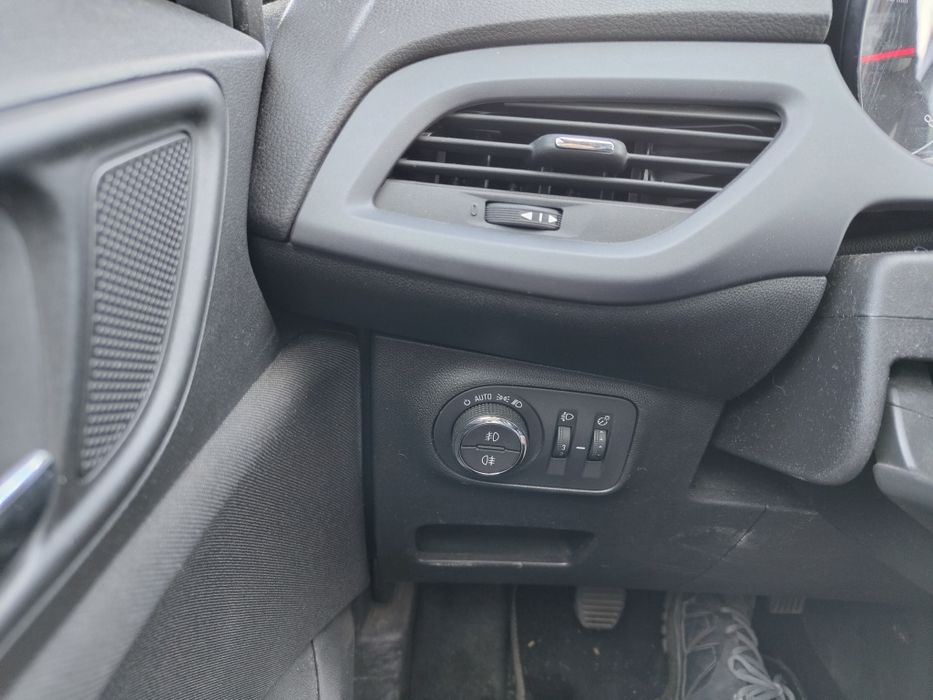 Vând Opel CORSA F